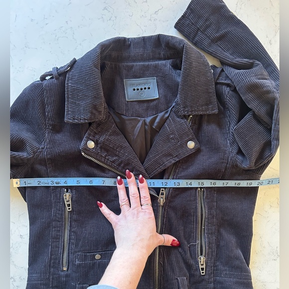 Blank NYC Black/Navy Corduroy Cropped Moto Jacket - Picture 14 of 16